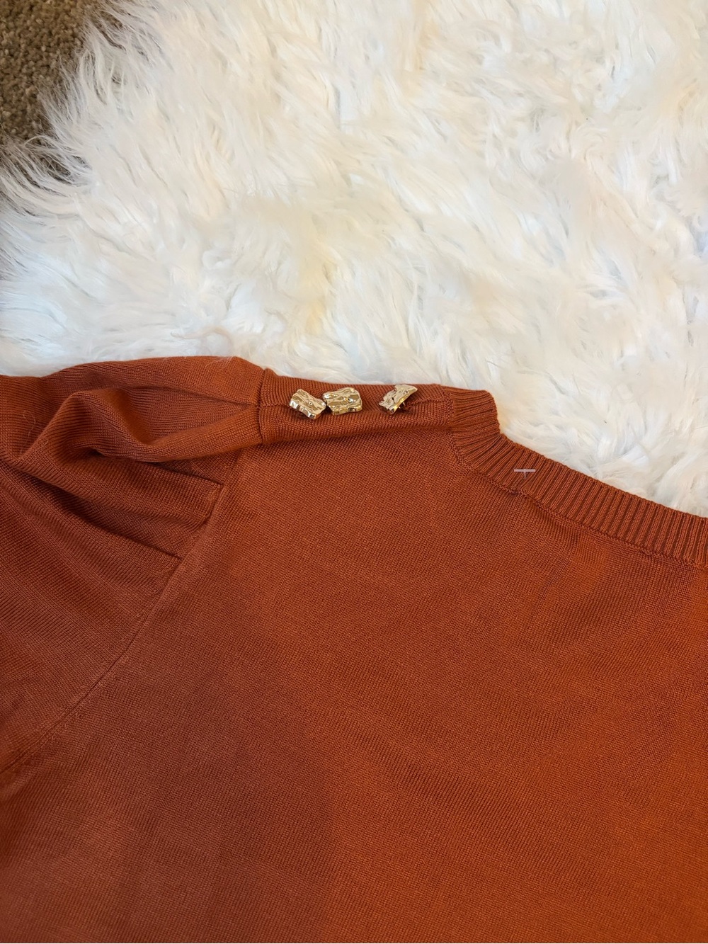 Rust Brown Knit Top Puff Sleeve Gold Shoulder Details - Picture 3 of 3